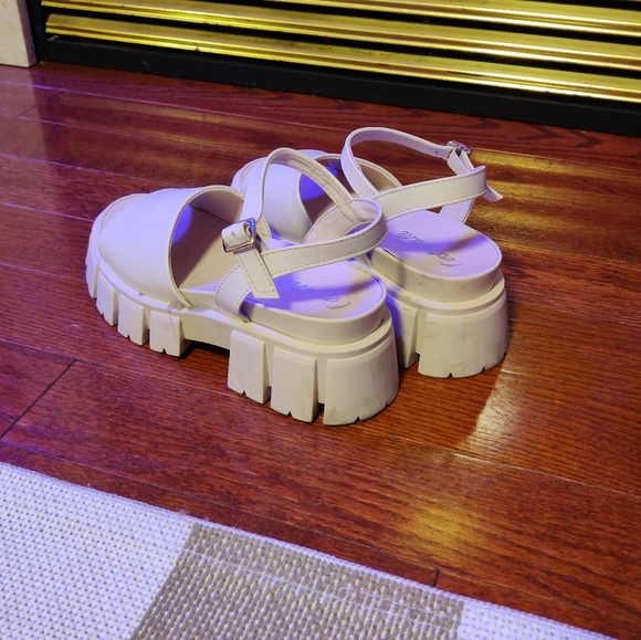 Chunky Heel Sandal in Bone White - Picture 2 of 12